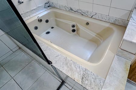 Apartamento à venda com 240m², 4 quartos e 4 vagasBanheiro da Suíte