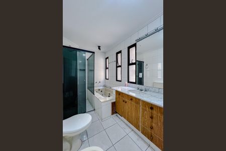 Apartamento à venda com 240m², 4 quartos e 4 vagasBanheiro da Suíte