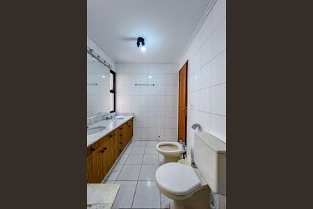 Apartamento à venda com 240m², 4 quartos e 4 vagasBanheiro da Suíte