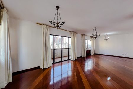 Apartamento à venda com 240m², 4 quartos e 4 vagasSala