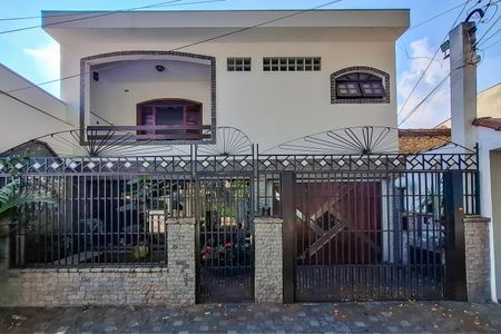 Casa para alugar com 360m², 4 quartos e 4 vagas Casa para alugar com 360m², 4 quartos e 4 vagasFachada