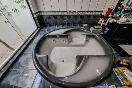 Casa para alugar com 360m², 4 quartos e 4 vagas Casa para alugar com 360m², 4 quartos e 4 vagasBanheiro