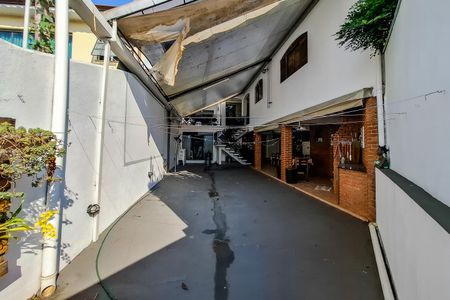 Casa para alugar com 360m², 4 quartos e 4 vagas Casa para alugar com 360m², 4 quartos e 4 vagasÁrea Externa