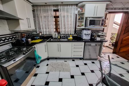 Casa para alugar com 360m², 4 quartos e 4 vagas Casa para alugar com 360m², 4 quartos e 4 vagasCozinha