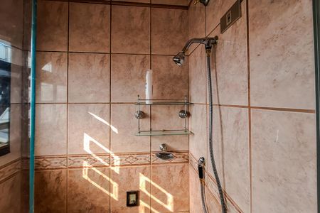 Casa para alugar com 360m², 4 quartos e 4 vagas Casa para alugar com 360m², 4 quartos e 4 vagasBanheiro