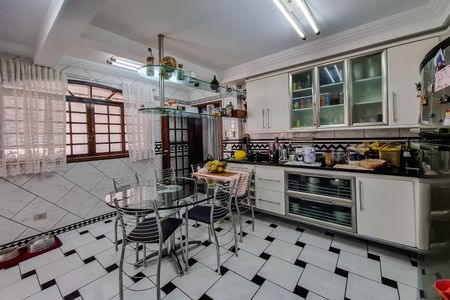 Casa para alugar com 360m², 4 quartos e 4 vagas Casa para alugar com 360m², 4 quartos e 4 vagasCozinha