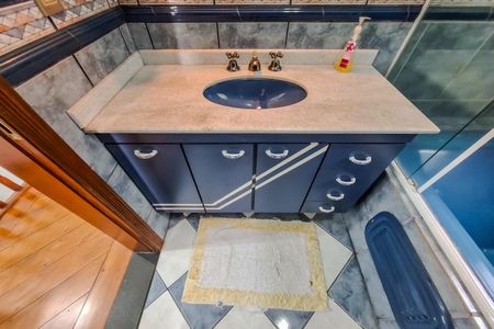 Casa para alugar com 360m², 4 quartos e 4 vagas Casa para alugar com 360m², 4 quartos e 4 vagasBanheiro