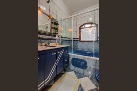 Casa para alugar com 360m², 4 quartos e 4 vagas Casa para alugar com 360m², 4 quartos e 4 vagasBanheiro