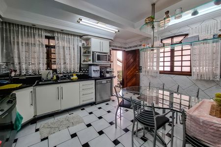 Casa para alugar com 360m², 4 quartos e 4 vagas Casa para alugar com 360m², 4 quartos e 4 vagasCozinha