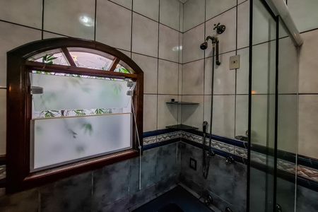 Casa para alugar com 360m², 4 quartos e 4 vagas Casa para alugar com 360m², 4 quartos e 4 vagasBanheiro