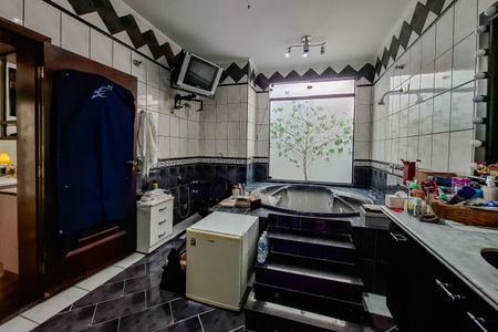 Casa para alugar com 360m², 4 quartos e 4 vagas Casa para alugar com 360m², 4 quartos e 4 vagasBanheiro