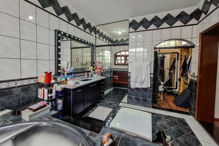 Casa para alugar com 360m², 4 quartos e 4 vagas Casa para alugar com 360m², 4 quartos e 4 vagasBanheiro