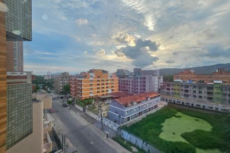 Apartamento para alugar com 66m², 2 quartos e 2 vagasVista varanda Sala