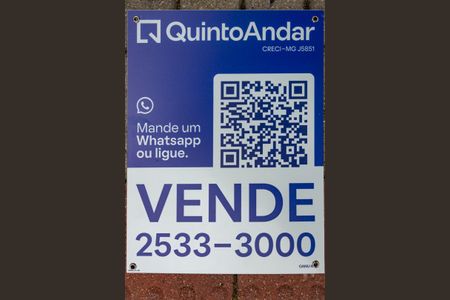 Apartamento à venda com 85m², 3 quartos e 1 vagaPlaca de vende instalada na fachada do prédio (GANU-61)