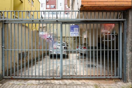 Apartamento à venda com 85m², 3 quartos e 1 vagaPlaca de vende instalada na fachada do prédio (GANU-61)