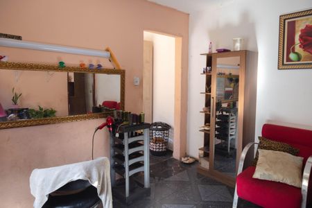 Casa à venda com 200m², 2 quartos e 2 vagas Casa à venda com 200m², 2 quartos e 2 vagasSala