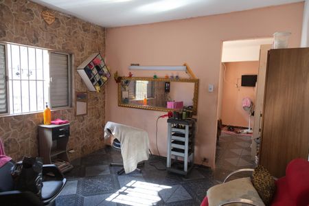 Casa à venda com 200m², 2 quartos e 2 vagas Casa à venda com 200m², 2 quartos e 2 vagasSala