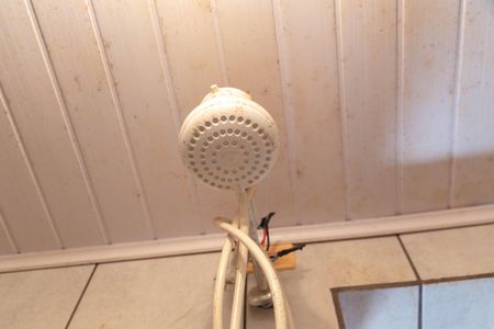 Casa à venda com 200m², 2 quartos e 2 vagas Casa à venda com 200m², 2 quartos e 2 vagasBanheiro