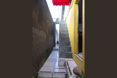 Casa à venda com 200m², 2 quartos e 2 vagas Casa à venda com 200m², 2 quartos e 2 vagasEscada