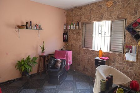 Casa à venda com 200m², 2 quartos e 2 vagas Casa à venda com 200m², 2 quartos e 2 vagasSala