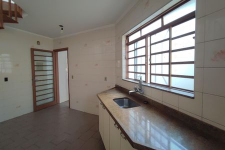 Casa à venda com 220m², 4 quartos e 2 vagasEdícula - Cozinha