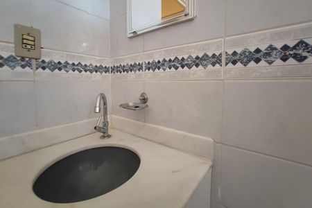 Casa à venda com 220m², 4 quartos e 2 vagasBanheiro Social