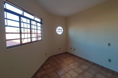 Casa à venda com 220m², 4 quartos e 2 vagasEdícula - Sala