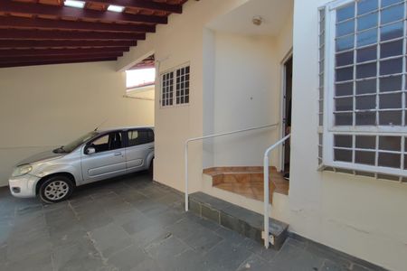 Casa à venda com 220m², 4 quartos e 2 vagasQuintal - Garagem