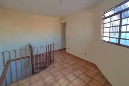 Casa à venda com 220m², 4 quartos e 2 vagasEdícula - Sala