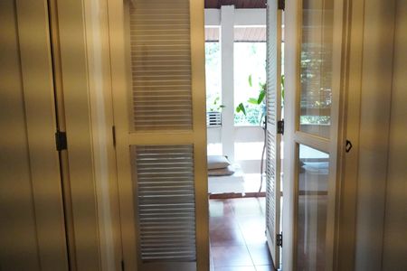 Casa à venda com 320m², 3 quartos e 2 vagasCorredor