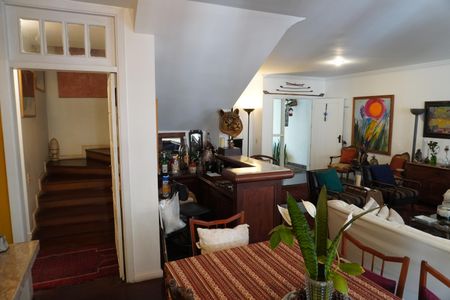 Casa à venda com 320m², 3 quartos e 2 vagasSala