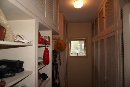 Casa à venda com 320m², 3 quartos e 2 vagasCloset do quarto 2