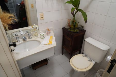 Casa à venda com 320m², 3 quartos e 2 vagasBanheiro do Quarto 1