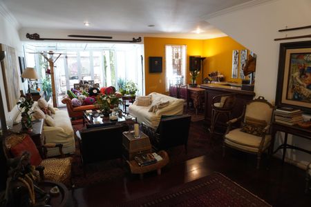 Casa à venda com 320m², 3 quartos e 2 vagasSala