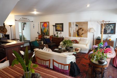 Casa à venda com 320m², 3 quartos e 2 vagasSala