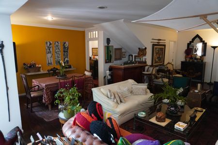 Casa à venda com 320m², 3 quartos e 2 vagasSala