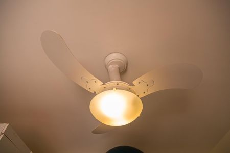 Apartamento à venda com 60m², 2 quartos e 1 vaga Apartamento à venda com 60m², 2 quartos e 1 vagaQuarto 1 - Ventilador