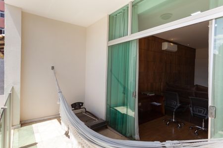 Casa à venda com 333m², 4 quartos e 3 vagas Casa à venda com 333m², 4 quartos e 3 vagasVaranda da Sala