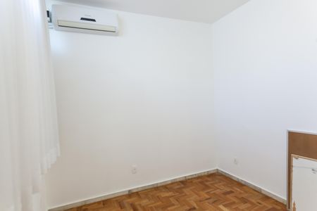 Casa à venda com 333m², 4 quartos e 3 vagas Casa à venda com 333m², 4 quartos e 3 vagasQuarto