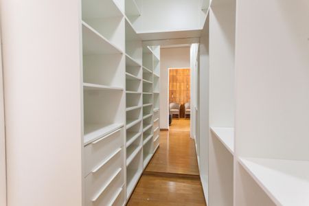 Casa à venda com 333m², 4 quartos e 3 vagas Casa à venda com 333m², 4 quartos e 3 vagasBanheiro da Suíte 1