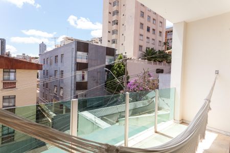 Casa à venda com 333m², 4 quartos e 3 vagas Casa à venda com 333m², 4 quartos e 3 vagasVaranda da Sala