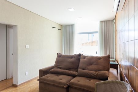 Casa à venda com 333m², 4 quartos e 3 vagas Casa à venda com 333m², 4 quartos e 3 vagasSala