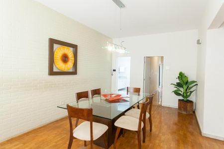 Casa à venda com 333m², 4 quartos e 3 vagas Casa à venda com 333m², 4 quartos e 3 vagasSala de Jantar