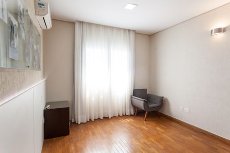 Casa à venda com 333m², 4 quartos e 3 vagas Casa à venda com 333m², 4 quartos e 3 vagasSuíte 1