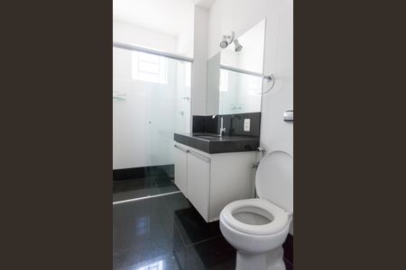 Casa à venda com 333m², 4 quartos e 3 vagas Casa à venda com 333m², 4 quartos e 3 vagasBanheiro da Suíte 2