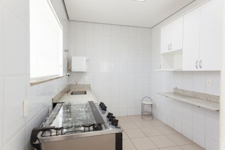 Casa à venda com 333m², 4 quartos e 3 vagas Casa à venda com 333m², 4 quartos e 3 vagasCozinha