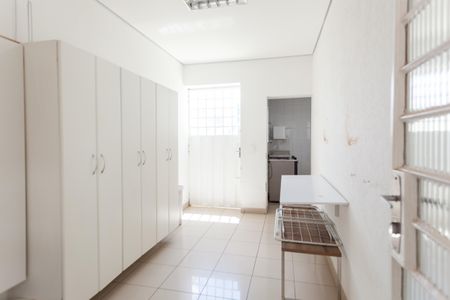 Casa à venda com 333m², 4 quartos e 3 vagas Casa à venda com 333m², 4 quartos e 3 vagasÁrea de Serviço