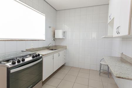 Casa à venda com 333m², 4 quartos e 3 vagas Casa à venda com 333m², 4 quartos e 3 vagasCozinha