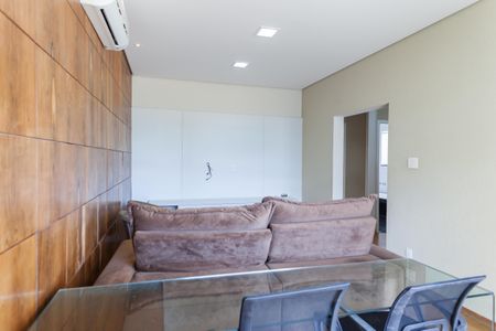 Casa à venda com 333m², 4 quartos e 3 vagas Casa à venda com 333m², 4 quartos e 3 vagasSala