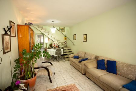 Casa à venda com 149m², 3 quartos e 2 vagas Casa à venda com 149m², 3 quartos e 2 vagasSALA